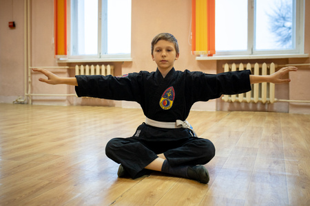 MINSK, BELARUS - 25 DECEMBER, 2018: children train with martial arts trainer viet daoのeditorial素材