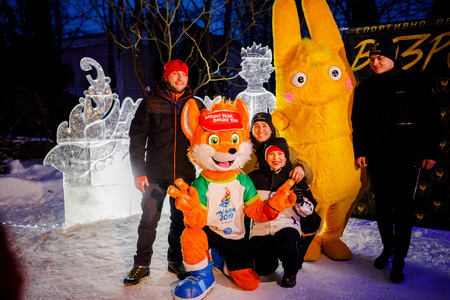 MINSK, BELARUS - 20 JANUARY, 2018: the mascot of the II European games fox Lesik is photographed with adults and childrenのeditorial素材