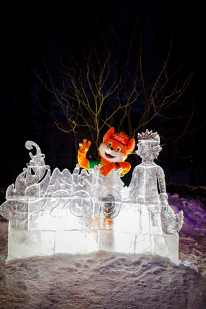 MINSK, BELARUS - 20 JANUARY, 2018: the mascot of the II European games fox Lesik is photographed with adults and childrenのeditorial素材
