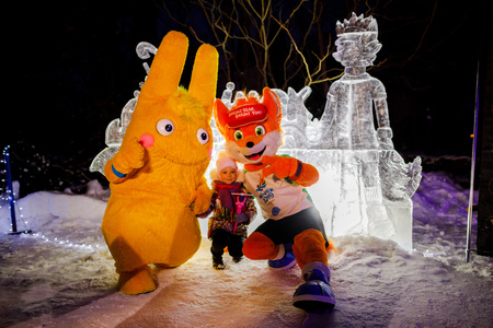 MINSK, BELARUS - 20 JANUARY, 2018: the mascot of the II European games fox Lesik is photographed with adults and childrenのeditorial素材
