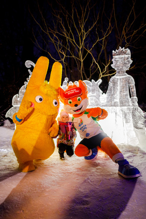 MINSK, BELARUS - 20 JANUARY, 2018: the mascot of the II European games fox Lesik is photographed with adults and childrenのeditorial素材