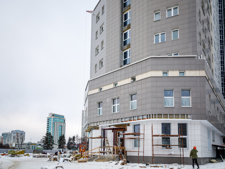 MINSK, BELARUS - 20 JANUARY, 2018: construction workers build a multi-storey residential building in winterのeditorial素材