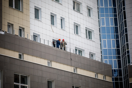 MINSK, BELARUS - 20 JANUARY, 2018: construction workers build a multi-storey residential building in winterのeditorial素材