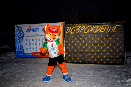 MINSK, BELARUS - 20 JANUARY, 2018: the mascot of the II European games fox Lesik is photographed with adults and childrenのeditorial素材