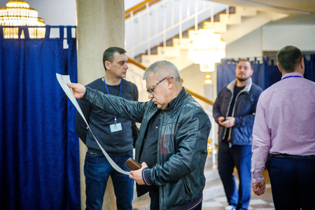 MINSK, BELARUS - 1 APRIL, 2019: Voting in the elections of the President of Ukraine at one of the polling stations in Minskのeditorial素材