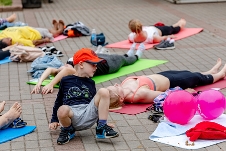 MINSK, BELARUS - 1 JUNE, 2019: many people do yoga in the parkのeditorial素材