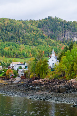 Beautiful homes on hillside surrounded by colorful autumn foliageのeditorial素材