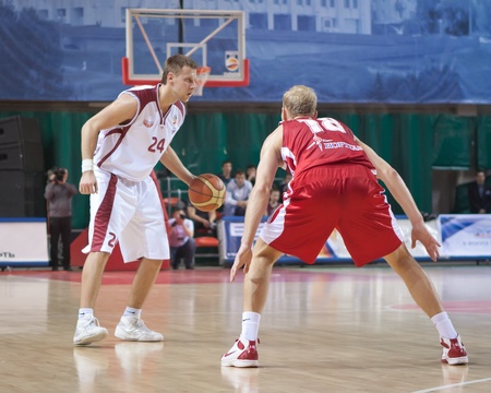 SAMARA, RUSSIA - APRIL 23: Victor Zvarykin of BC Krasnye Krylia with ball attacks player of BC Spartak St.-Petersburg April 23, 2011 in Samara, Russia.のeditorial素材