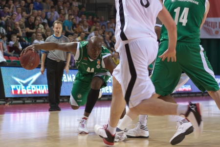 SAMARA, RUSSIA - APRIL 17: Domercant Henry of BC UNICS with ball tries to go past a BC Krasnye Krylia player on April 17, 2012 in Samara, Russia.のeditorial素材