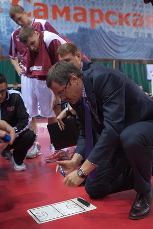 SAMARA, RUSSIA - OCTOBER 22: Time out. Coach of BC Krasnye Krylia Sergey Bazarevich says the game plan against BC Astana on October 22, 2012 in Samara, Russia.のeditorial素材