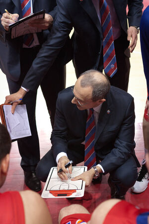 SAMARA, RUSSIA - APRIL 21: Time out. Coach of BC CSKA Ettore Messina says the game plan against BC Krasnye Krylia on April 21, 2013 in Samara, Russia.のeditorial素材