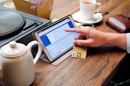 SEP 11, 2016 MOSCOW, RUSSIA: Shopping online on Delta Airlines website.のeditorial素材