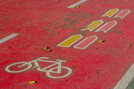 Rusted Bicycle road sign on the roadの写真素材