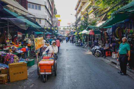 Bangkok, Thailand - December 18, 2018: An ordinary day at the city street marketのeditorial素材