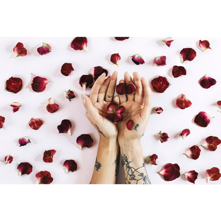 beauty hands with makeup flowersの素材