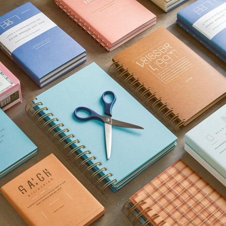 panoramic shot scissors notebook paperの素材