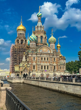 St. Petersburg, Russia - August 20 , 2022: Griboyedov Canal and Church of the Savior on Spilled Bloodのeditorial素材