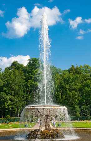 St. Petersburg, Russia - August 20 ,2022: French fountain in Peterhofのeditorial素材