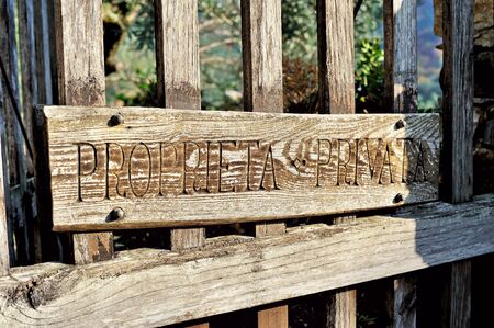 woodcarving pointer - private territory on Italian yard