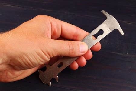 Bicycle chain tension measuring tool