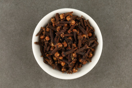 Clove spice in a white ceramic vesselの写真素材