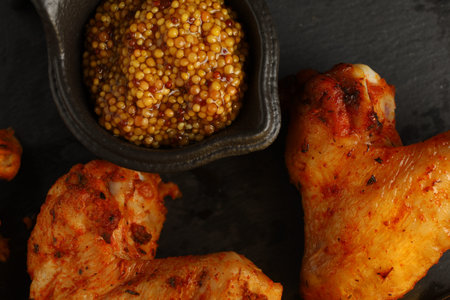 Bbq buffalo wings. Fried chicken on a dark background. delicious grilled chicken wingsの写真素材