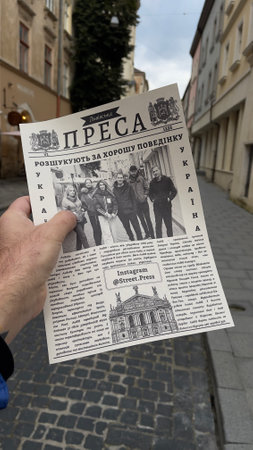 Newspaper in hand in hand, photo for tourists. Lviv Ukraine 4.10.22の写真素材