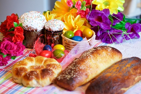 Easter cake and painted eggs. festive composition