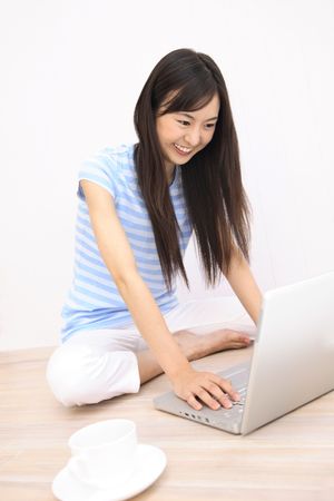 Woman operating a PCの写真素材