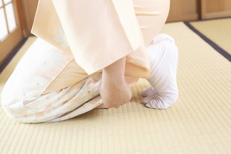 Feet of kimono woman tries to sitの写真素材