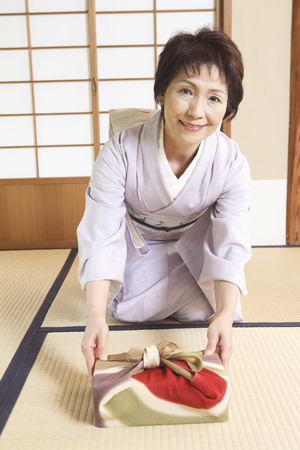 Kimono women proffer giftsの写真素材