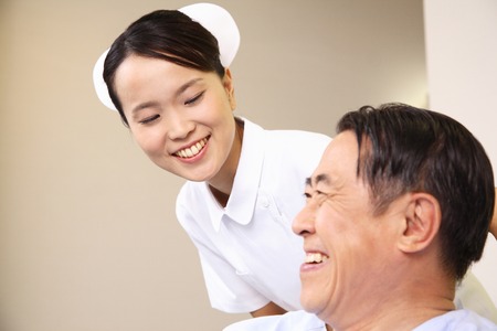 Nurse and a male patient to conversationの写真素材