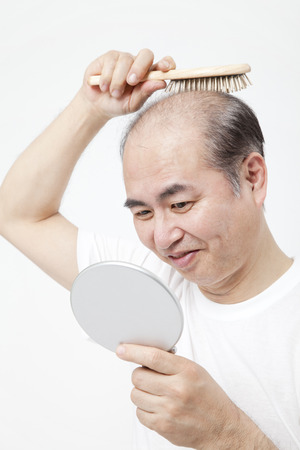 and brushing the hair loss menの写真素材