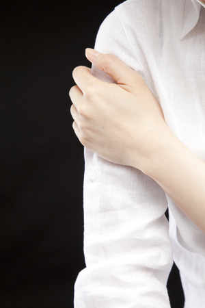 Hand holding the upper armの写真素材