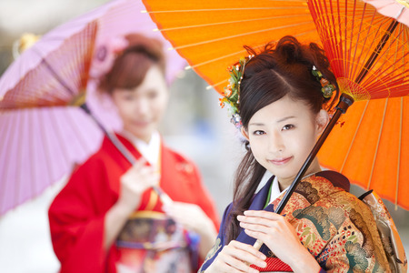 2 women kimono figure to refer to Japanese umbrella