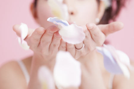 Bride to skip the petalsの写真素材