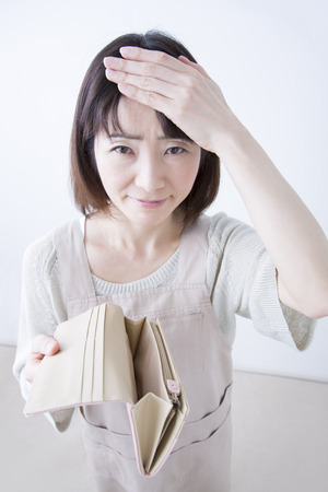Housewife to open the walletの写真素材