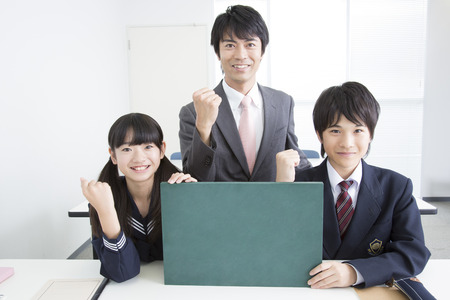 Junior high school students and teachers with a message boardの写真素材