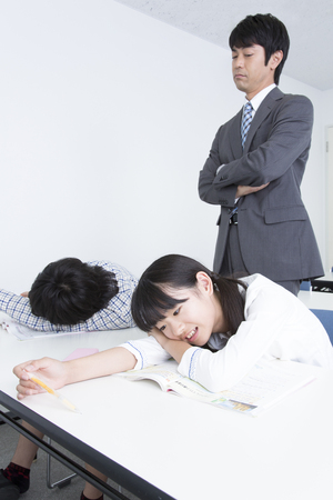 Elementary school students and teachers to learn to study does not turnの写真素材