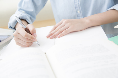 Women to study at handの写真素材