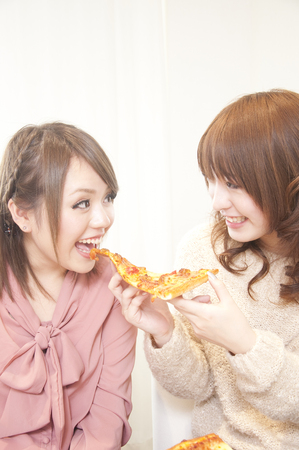 Women feed the pizzaの写真素材