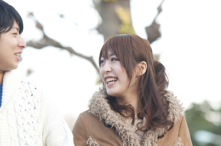 Couple walks with his arms foldedの写真素材