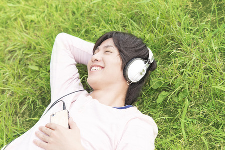 Men listen to music Nesoberi to lawn