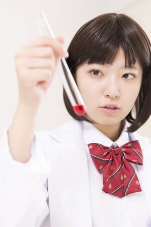 High school girls to experimentの写真素材