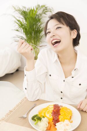 Women eat the omeletの写真素材