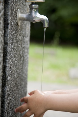 Girl who wash their hands with tapの写真素材