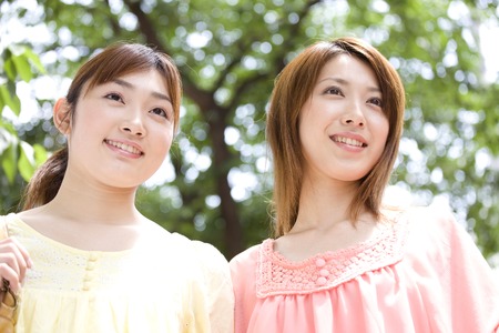 2 females who came to shoppingの写真素材