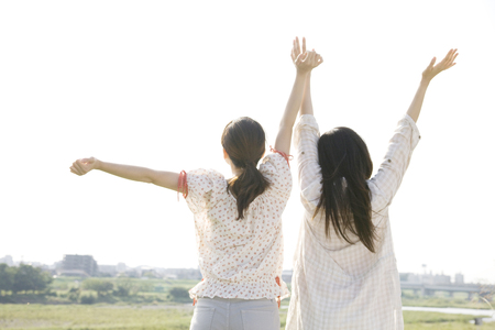 It stands to riverbed 2 women of Rear Viewの写真素材