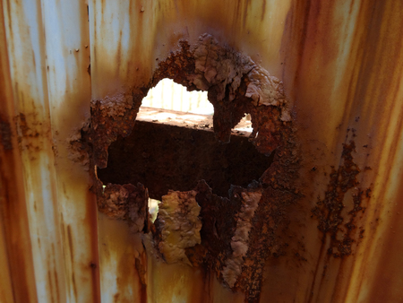 Galvanized iron plate rust is corroded