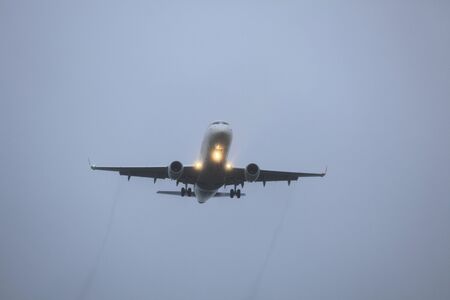 Airliner to land in the fog